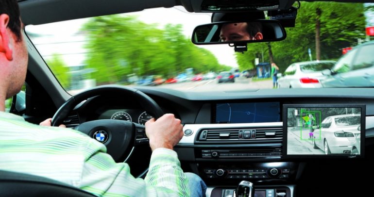 بي إم دبليو تطور أنظمة ذكية لمساعدة السائق